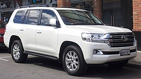 2016-2018 Toyota Land Cruiser (VDJ200R) VX wagon (2018-09-03) 01.jpg